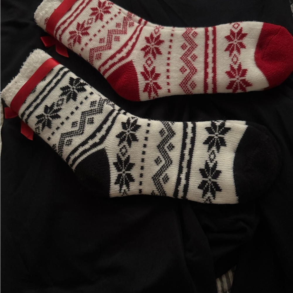 NWT Super Soft Aloe Infused Festive Red and Black Patterned Socks
